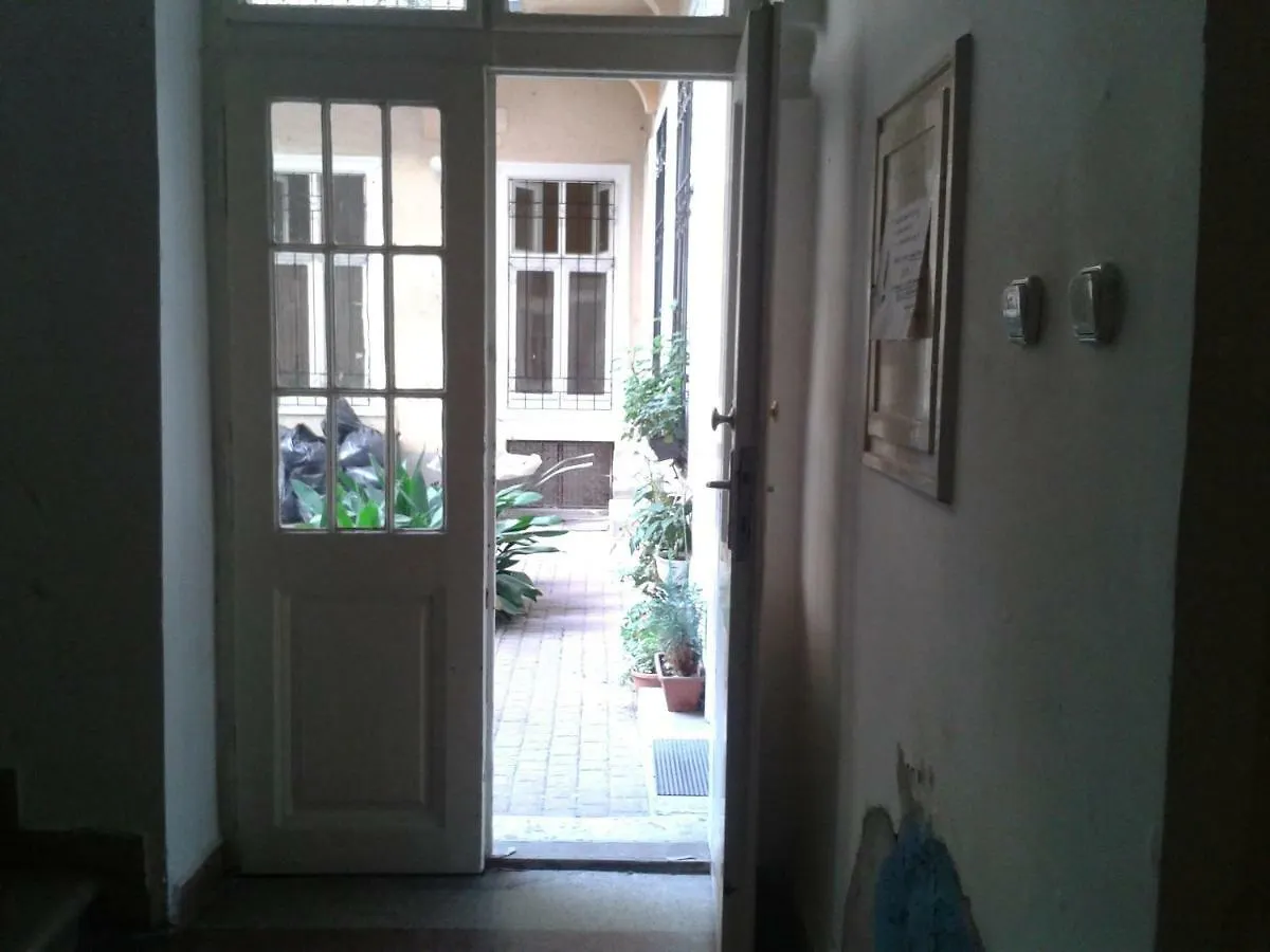 Lily Apartman Budapest 0*,